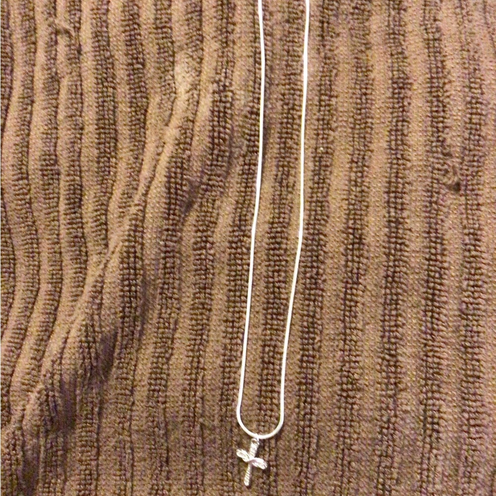 Elegant Silver Cross Necklace - Picture 1 of 3